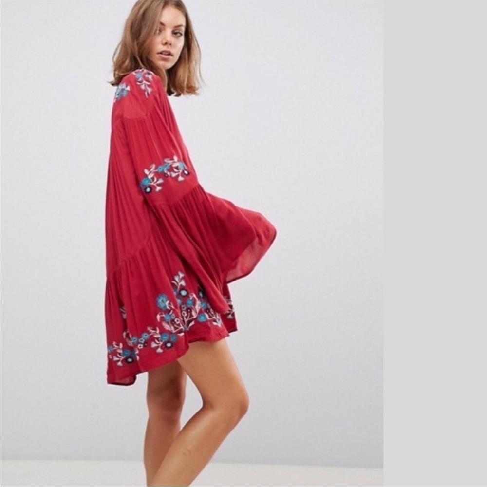 Free People Red Embroidered Te Amo Mini Dress size medium Flare sleeve bohemian - Picture 4 of 14